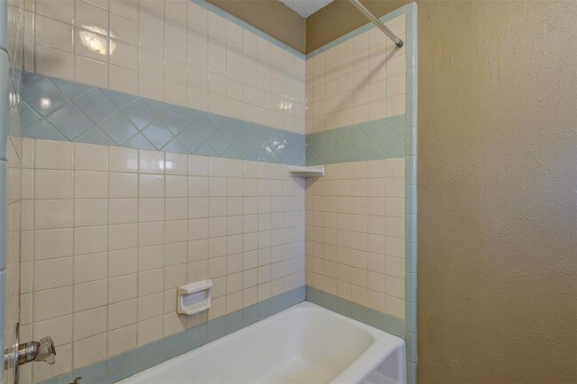 Building Photo - 6502 Inverness Way