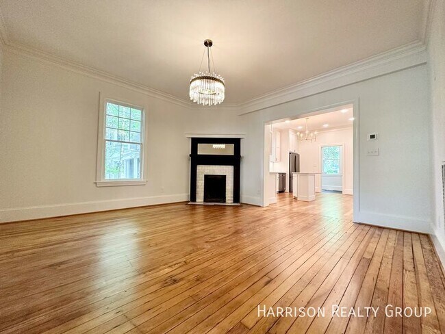 Building Photo - Beautifully Renovated Home In Historic Boy...