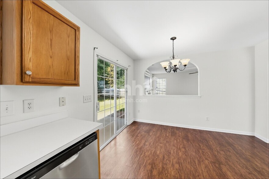 Building Photo - 1442 Deer Forest Dr