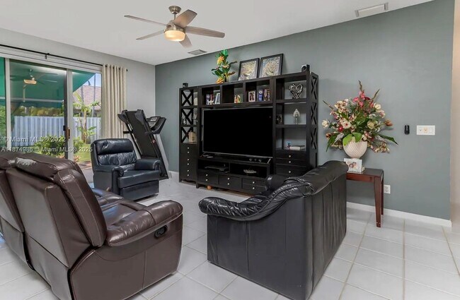 Building Photo - 1120 NW 179th Ave