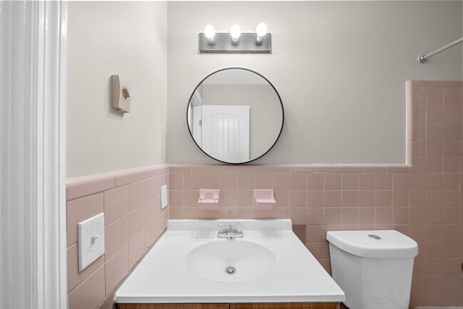 Building Photo - 114 Tandy Dr