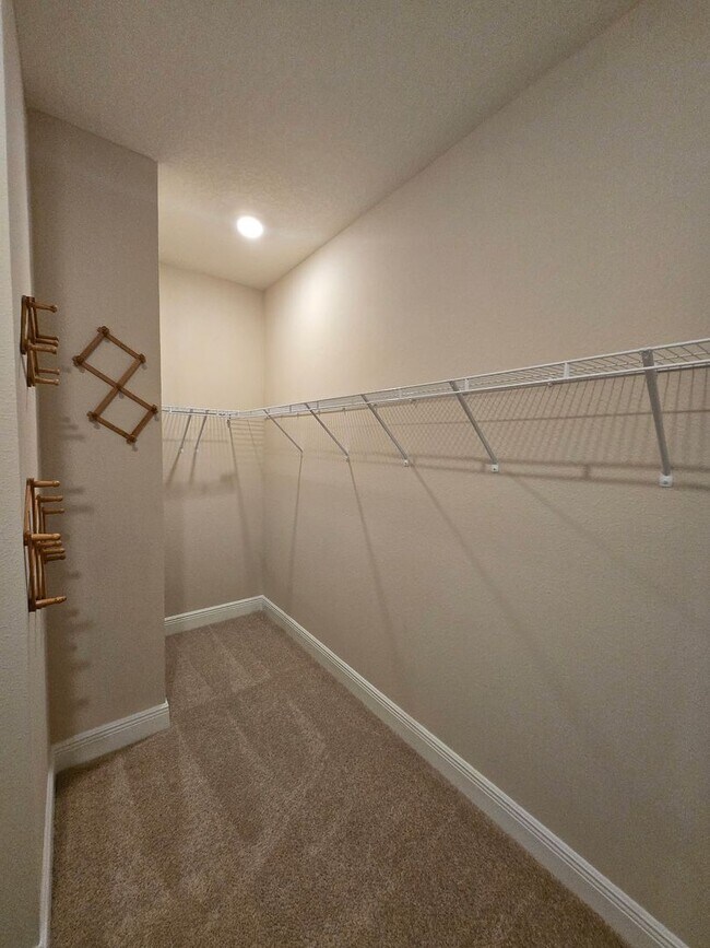 Building Photo - Welcome to the beautiful Finley Woods comm...