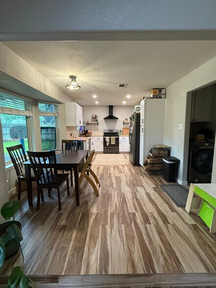 Kitchen and dining area - 7509 Jean Ann Dr