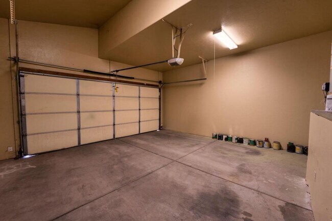 Building Photo - 2010 E 1st St