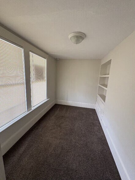 Building Photo - 824 Spencer Ave