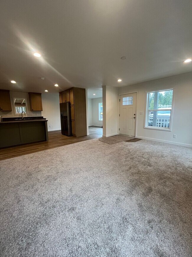 Building Photo - 3-Bedroom 2-Bathroom Home built in 2025