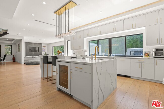 Building Photo - 13812 Cumpston St