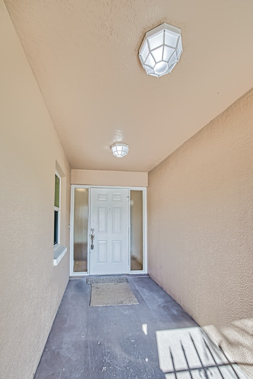 Building Photo - 16840 Sanibel Sunset Ct