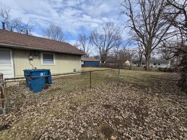 Building Photo - 3525 Luewan Ct