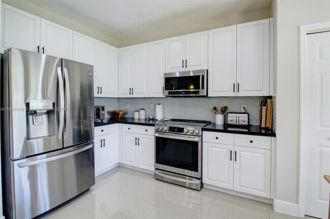 Building Photo - 1610 Sandpiper Cir