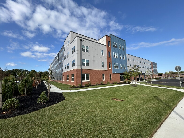 Primary Photo - Residences at Harper