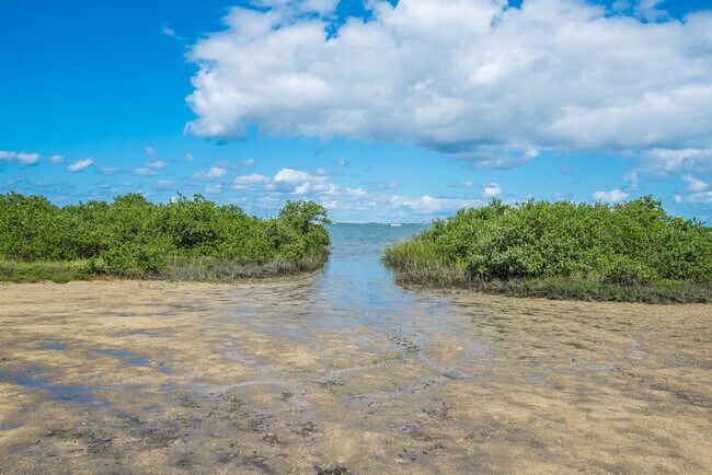 Building Photo - 30 Magnolia Dr