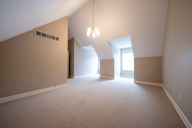 Building Photo - 3290 N Shore Dr