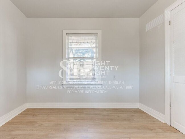 Building Photo - **AVAILABLE NOW!** 3 BED/2 BATH DUPLEX - CLOSE TO CAMPUS!