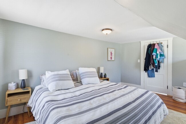 Building Photo - 26 Snow St