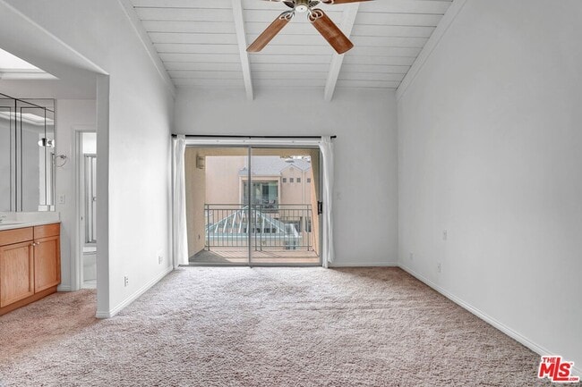 Building Photo - 14101 Dickens St