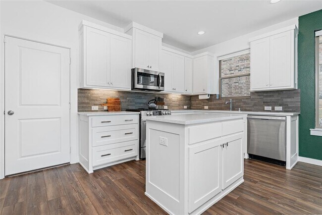 Building Photo - 233 Bridgewater Ave