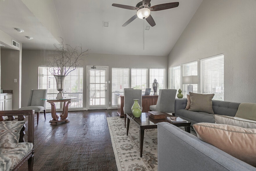 Leasing Office - Broadmoor Villas