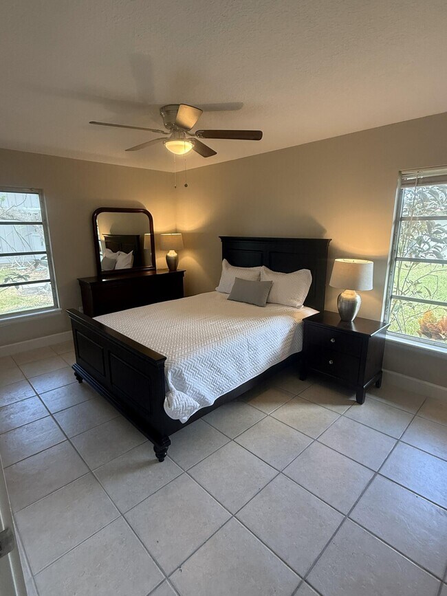 Building Photo - 3957 NW Cinnamon Tree Cir