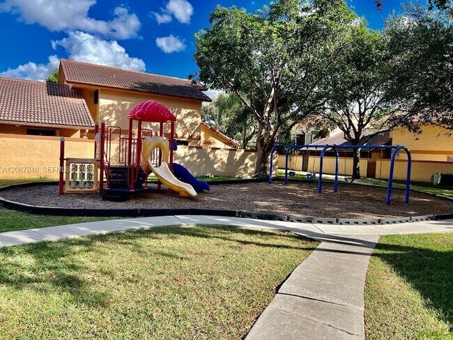 Building Photo - 900 SW 113th Terrace