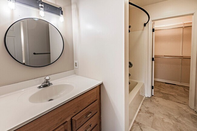 Building Photo - North Wilmington, Gwinhurst, 3 bedrooms, 2...