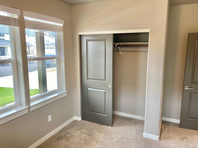 Building Photo - 61357 SE Matthew St