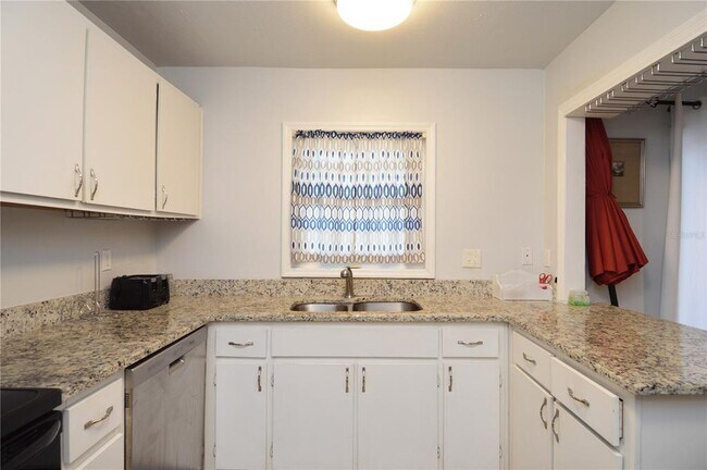 Building Photo - 3873 Pompano Dr SE