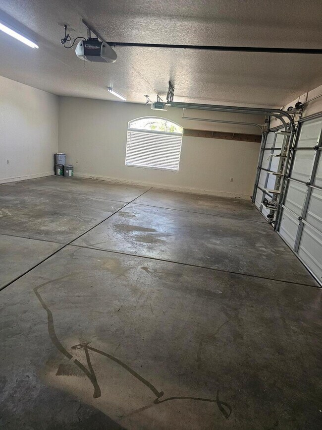 Building Photo - 3636 Kalispell Ave