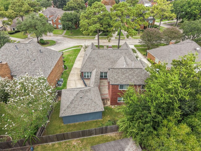 Building Photo - 2105 Murfield Dr