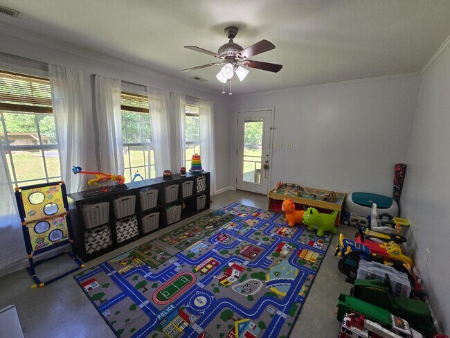 Building Photo - 441 Corsegan Rd