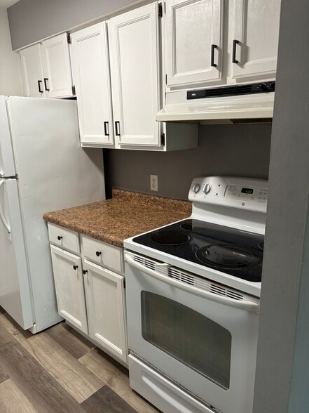 Building Photo - 6710 Park Ridge Dr