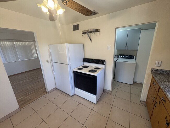 Building Photo - Centrally located Gem for rent