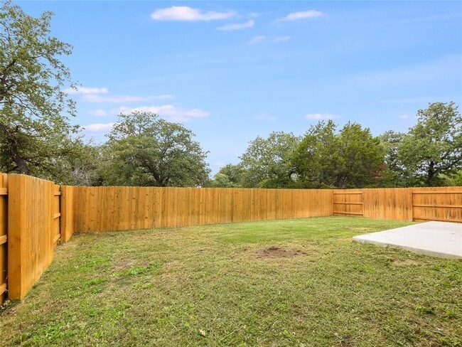 Building Photo - 909 Del Raphael Dr