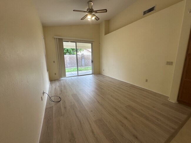 Building Photo - CONVENIENT CHANDLER LOCATION