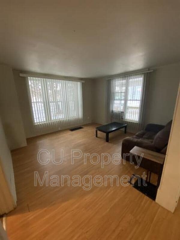 Building Photo - 207 E Clark St