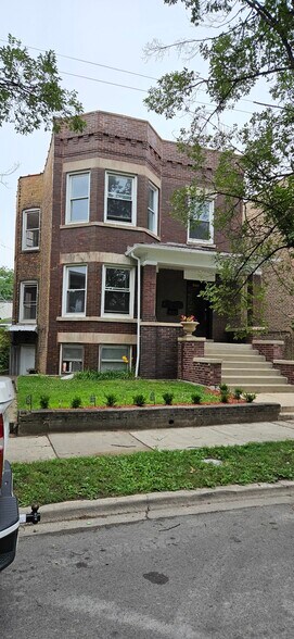 Primary Photo - 5015 W Montrose Ave