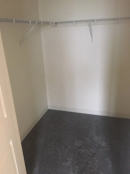 Building Photo - 1 Cityview Ln