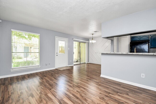 Building Photo - 2379 Briarwest Blvd