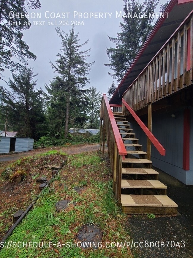 Building Photo - 835 Manzanita Ave