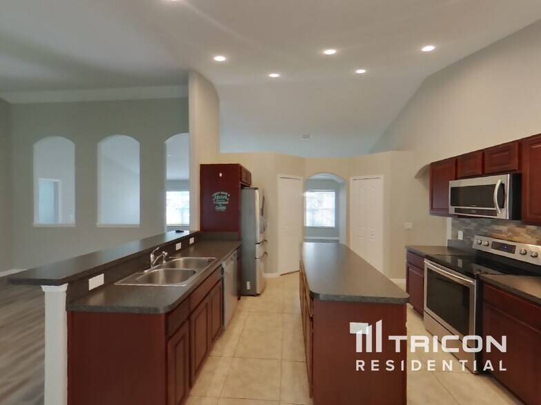Building Photo - 9241 Sanborn St