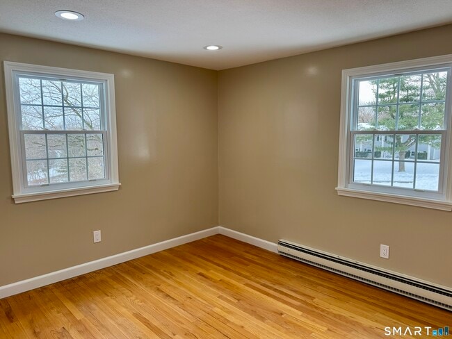 Building Photo - 10 Longview Ln