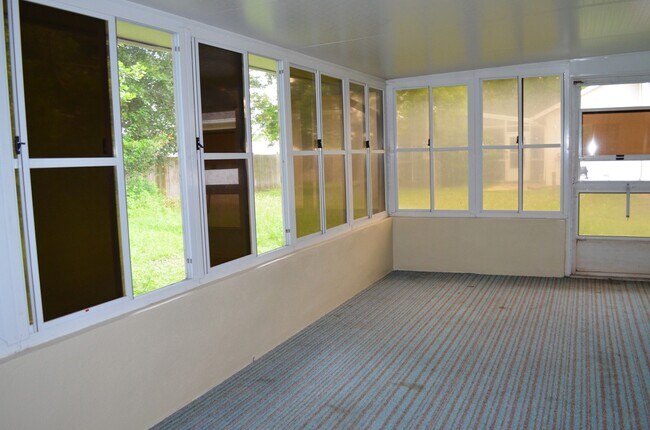 Building Photo - Beautiful Home in a Great Neighborhood!
