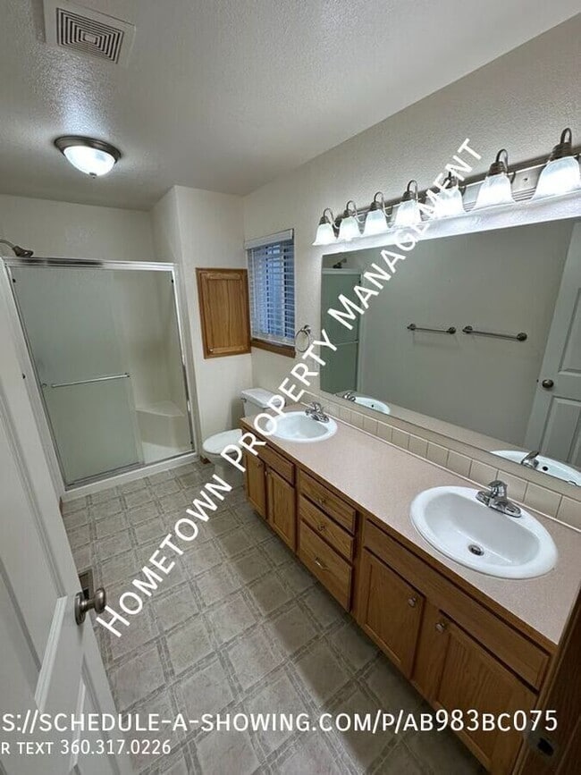 Building Photo - 9420 Fairhill Dr NE