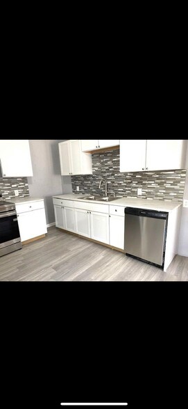 NEW dish washer and over - 738 W Grover St