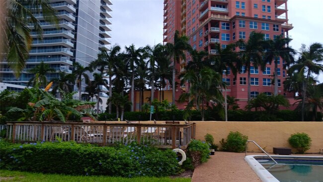 Building Photo - 2121 N Ocean Blvd