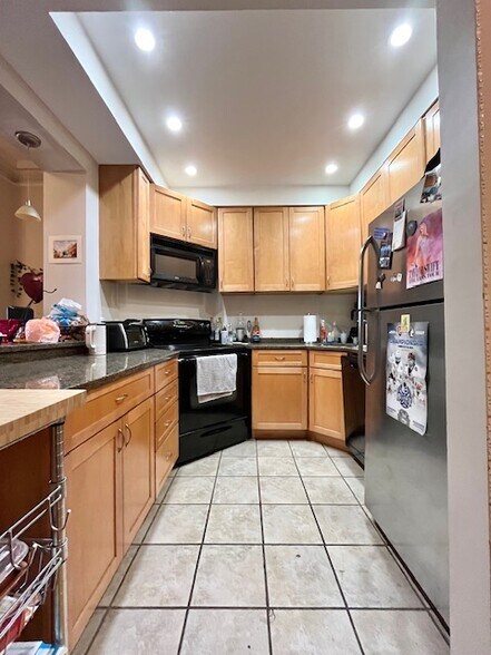 Building Photo - 42 Fenway