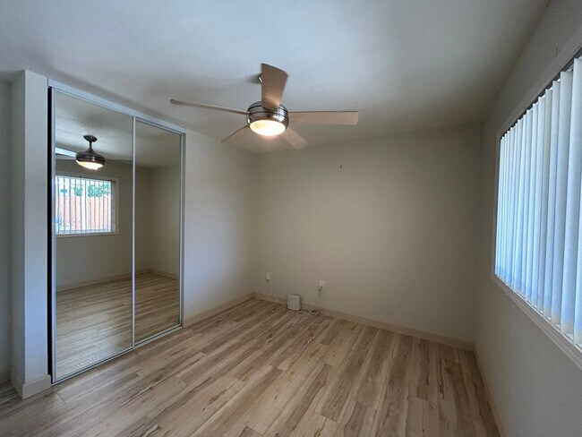 Building Photo - 3 Bed, 1 Bath in Clairemont with a Pool!