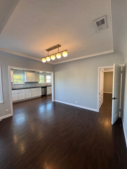 Dining room to kitchen - 3100 W 78th St
