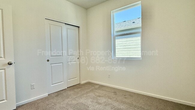 Building Photo - 5102 E Norma Ave