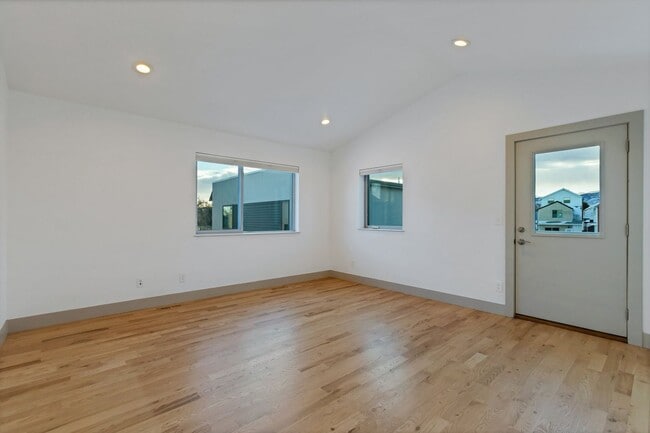 Building Photo - Move In READY!!!   Single family home in s...